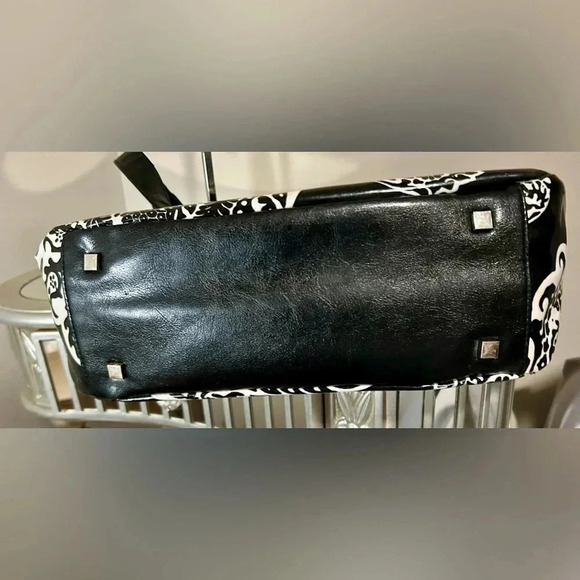 Gently Used GIGI HILL Coated Canvas Black and White Paisley Bag - Picture 5 of 5